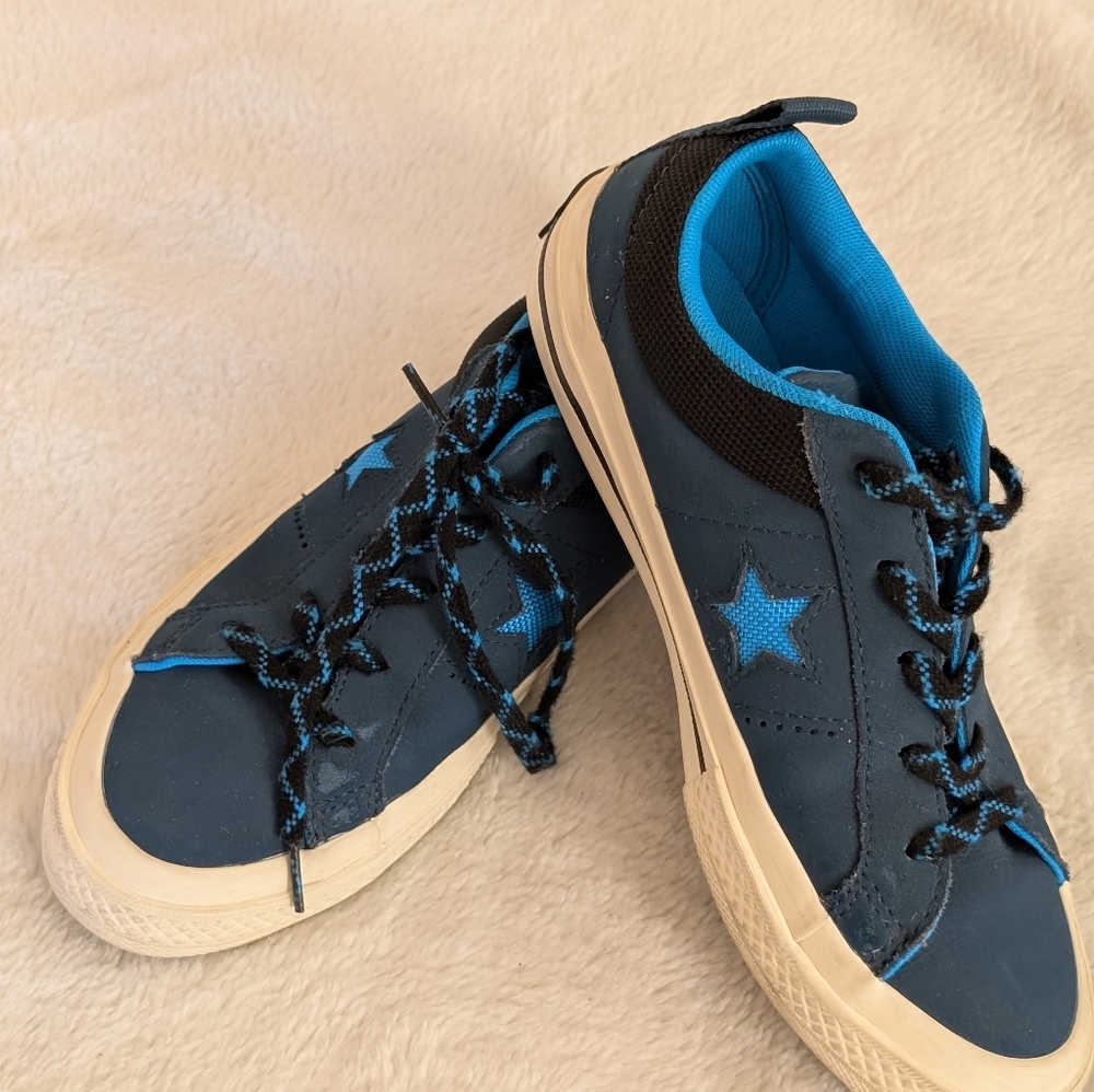 Great Condition: Converse All Star Ox Leather Kids 2